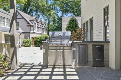 Zo maak je van je barbecueplek een echte buitenkeuken