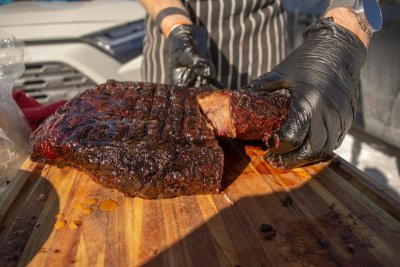 Dit rustdoek redt je brisket na uren langzaam roken