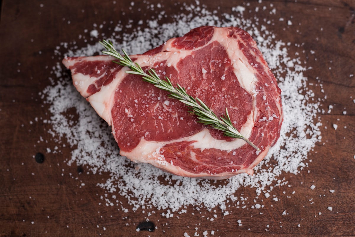 Zo wordt je BBQ-vlees sappiger met droog pekelen